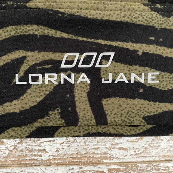 LORNA JANE Size XS Crop Excellent Cond ZEBRA - Picture 4 of 4